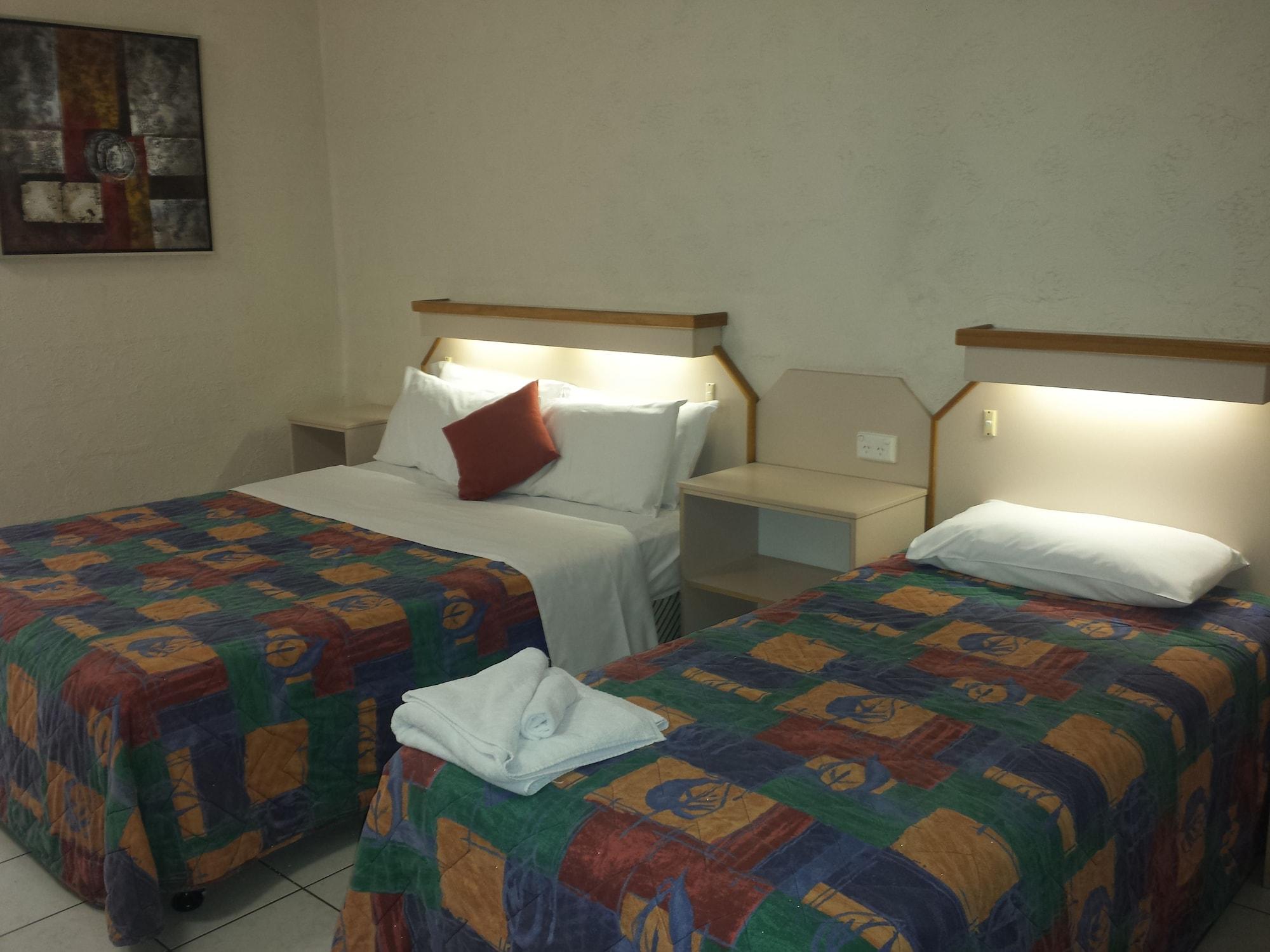 Mid City Motor Inn แกลดสตัน ภายนอก รูปภาพ
