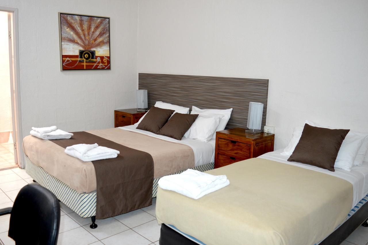 Mid City Motor Inn แกลดสตัน ภายนอก รูปภาพ